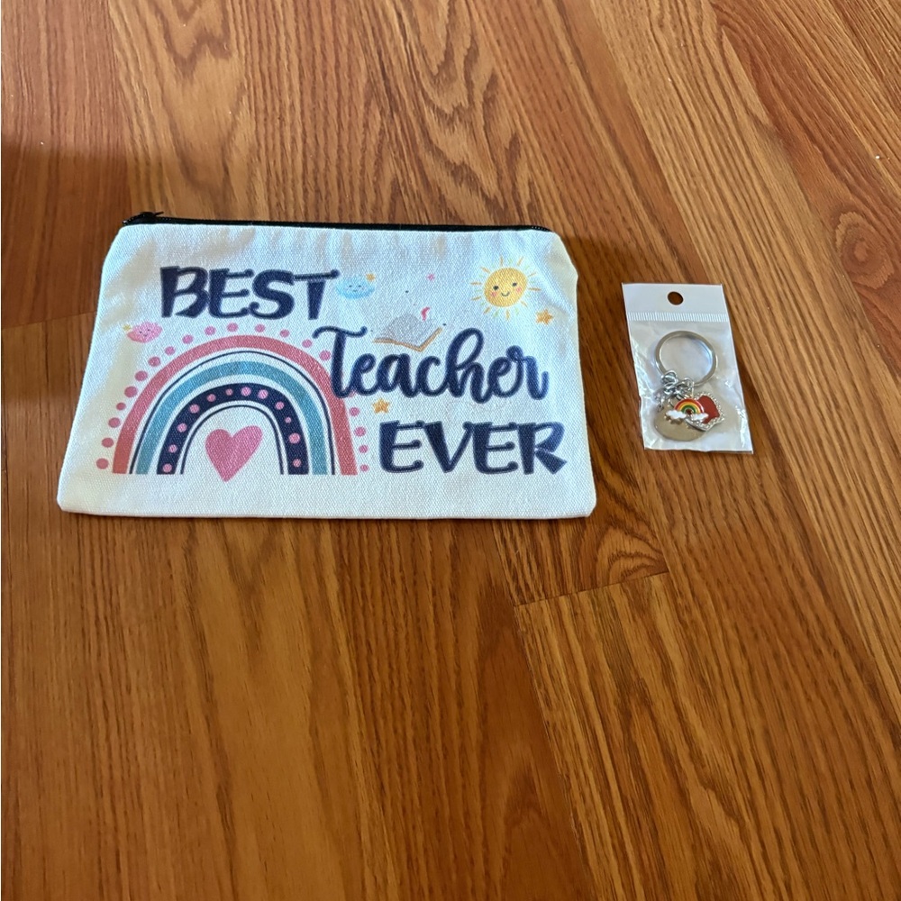 Best Teacher Ever 5 Pouch with Keychains - Picture 4 of 8